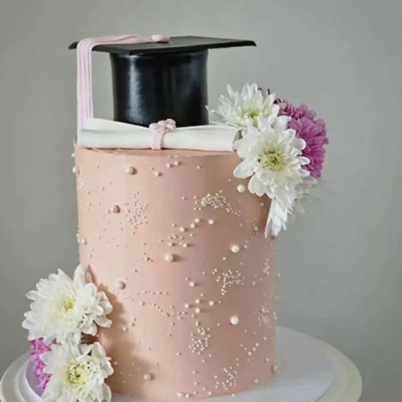 Floral Graduate Cake - Pearlcakenbake