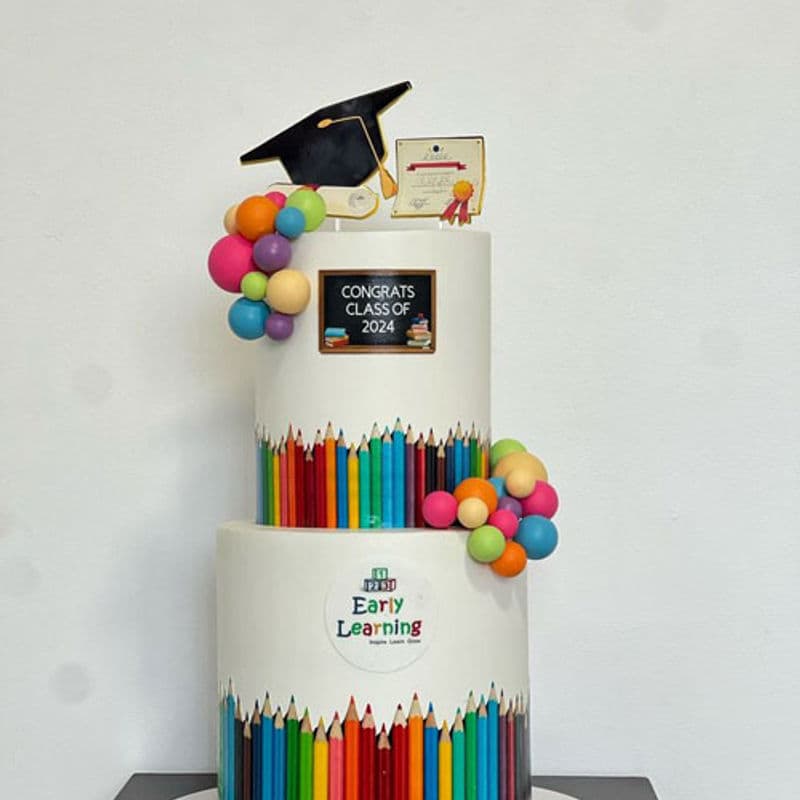 Little Stars Graduation cake - VapeSoko